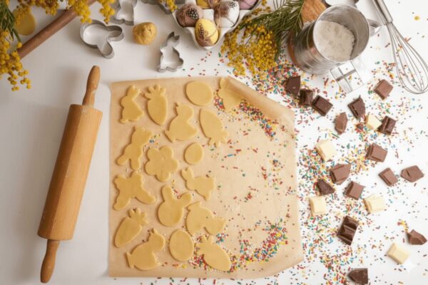 Wir backen bunte Osterkekse im Jugendhaus